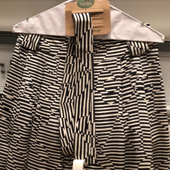 Carlisle 100% silk skirt - Picture 4 of 5